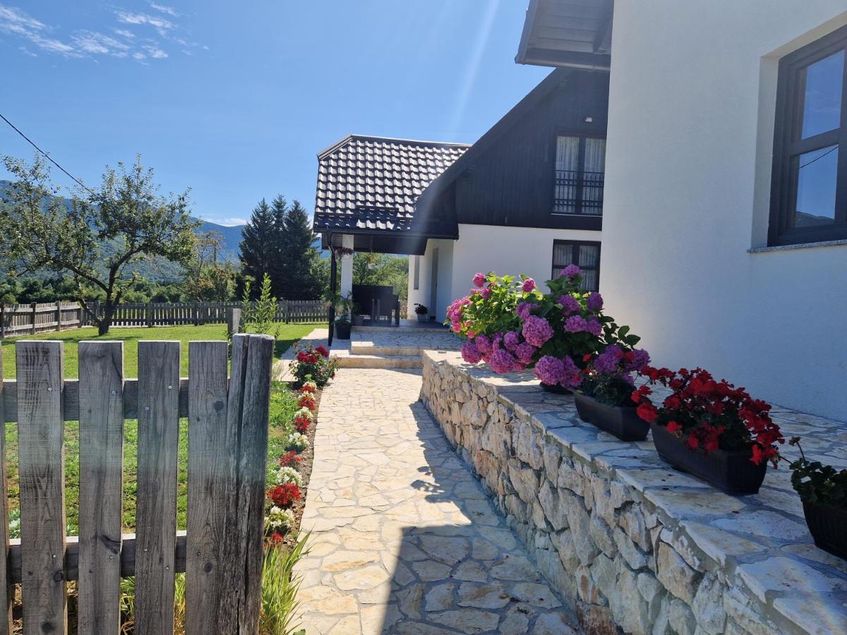 코레니카 Plitvice Apis 빌라 외부 사진
